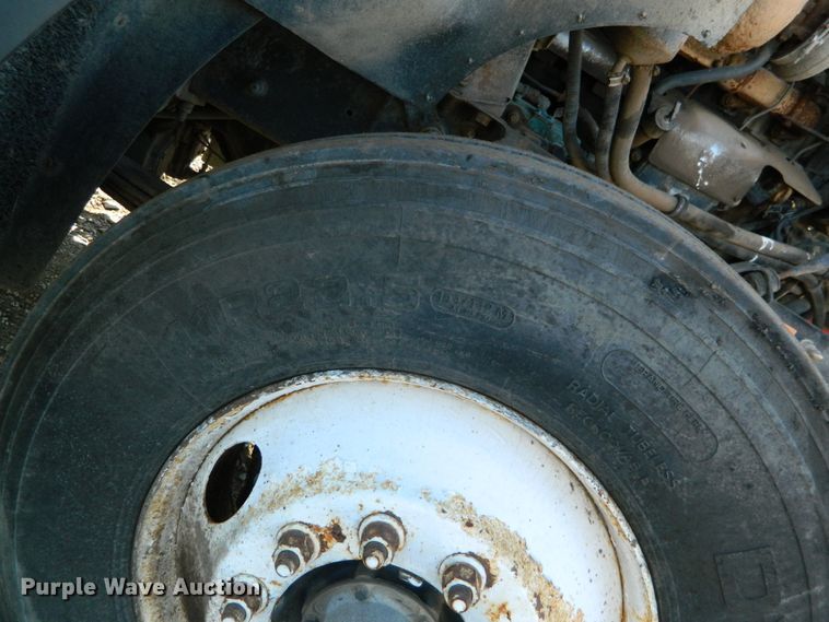 image for item DF4599 1998 Mack CH613  vacuum truck