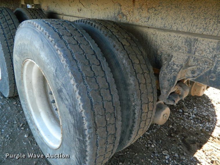 image for item DF4599 1998 Mack CH613  vacuum truck