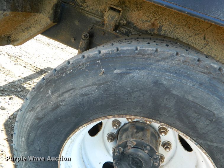 image for item DF4599 1998 Mack CH613  vacuum truck