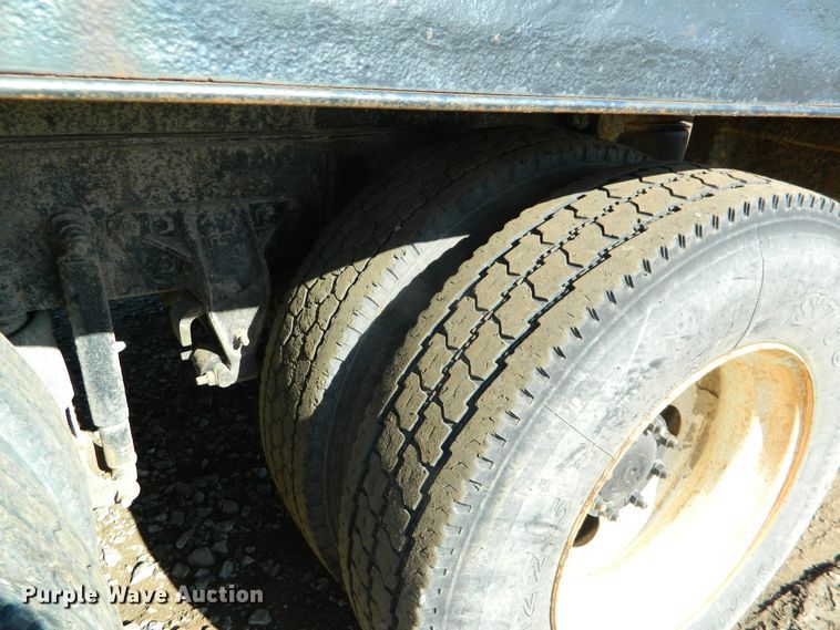 image for item DF4599 1998 Mack CH613  vacuum truck