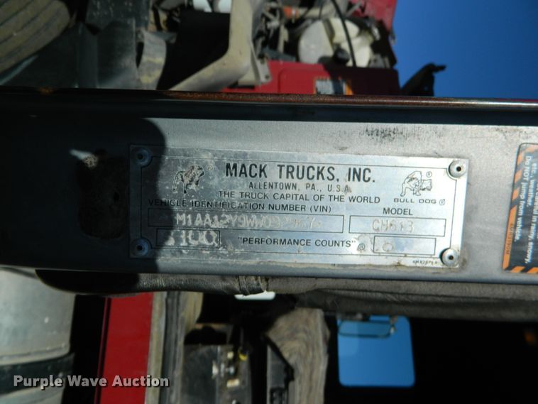 image for item DF4599 1998 Mack CH613  vacuum truck