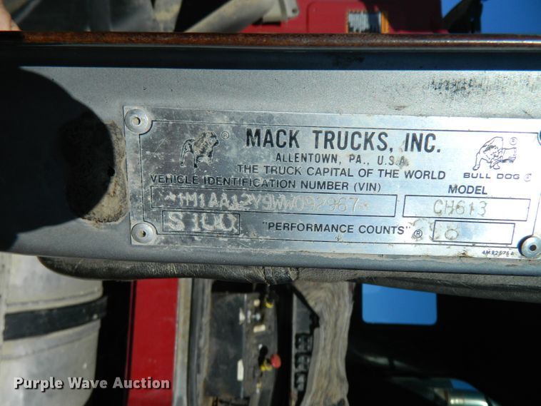 image for item DF4599 1998 Mack CH613  vacuum truck