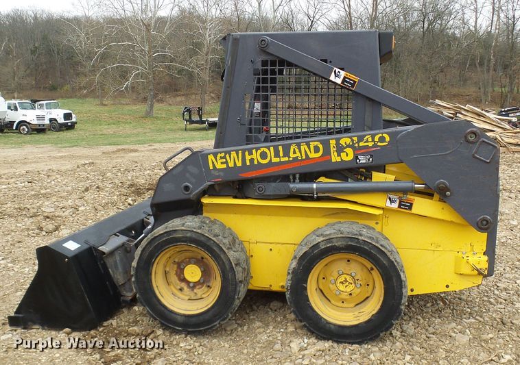 image for item DG2130 2001 New Holland LS140  skid steer loader