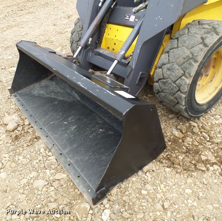 image for item DG2130 2001 New Holland LS140  skid steer loader