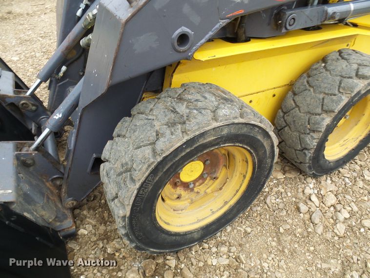 image for item DG2130 2001 New Holland LS140  skid steer loader