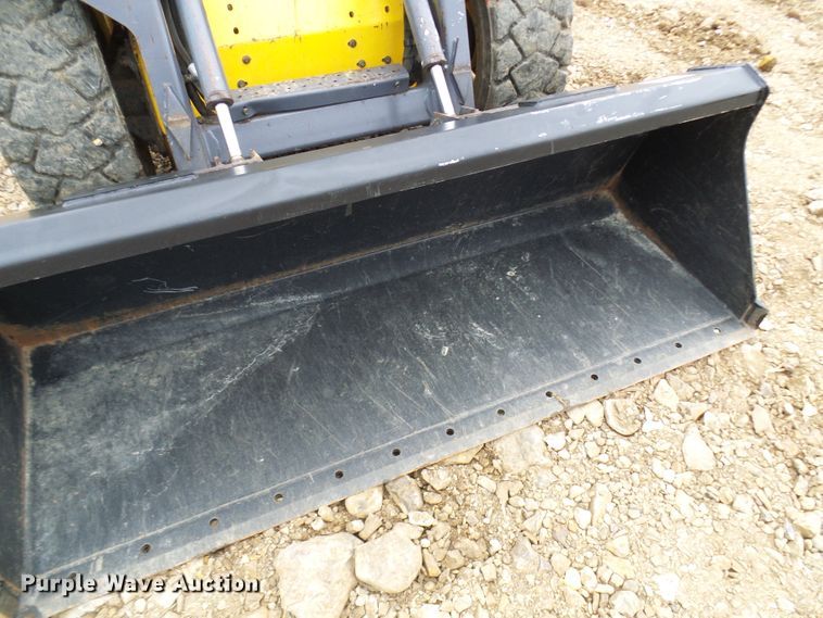 image for item DG2130 2001 New Holland LS140  skid steer loader