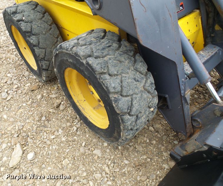 image for item DG2130 2001 New Holland LS140  skid steer loader