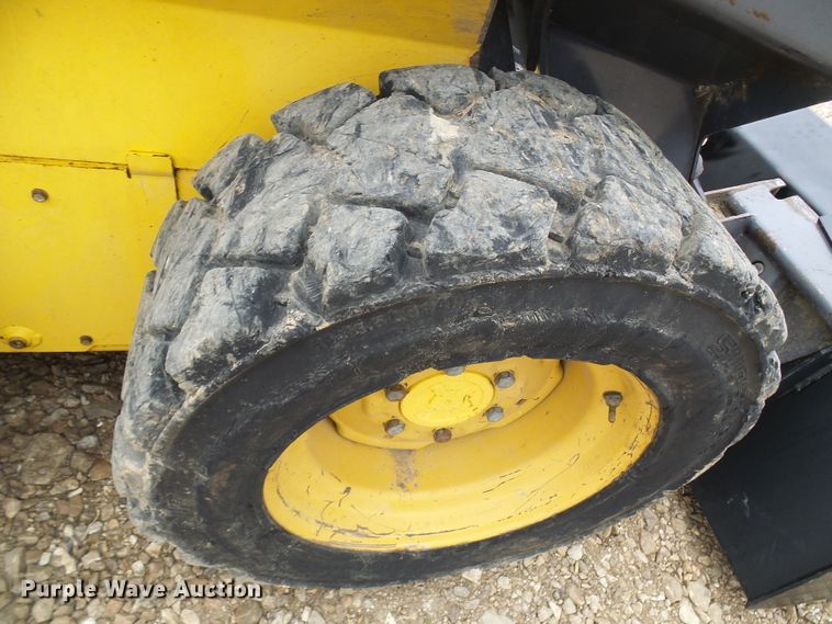 image for item DG2130 2001 New Holland LS140  skid steer loader