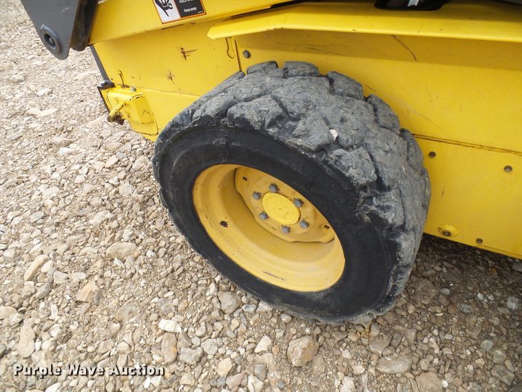 image for item DG2130 2001 New Holland LS140  skid steer loader