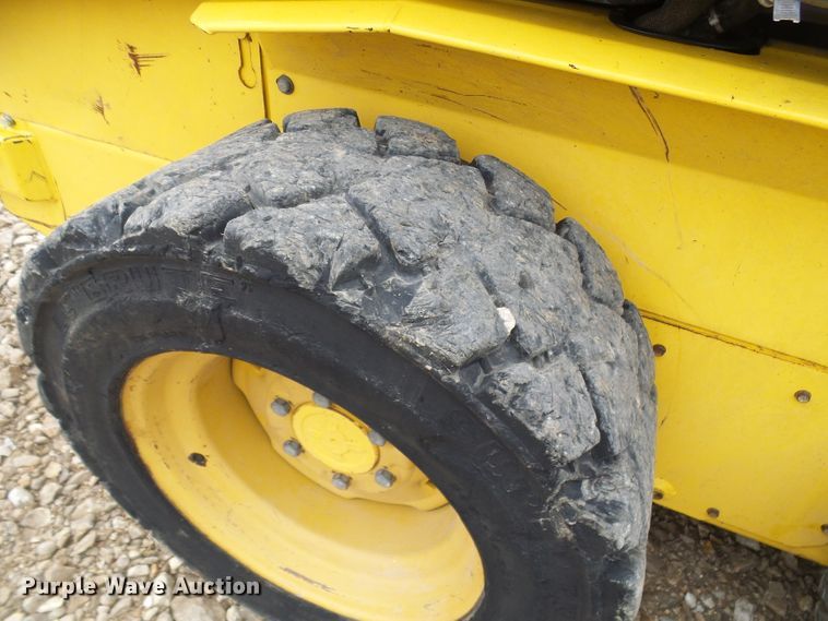 image for item DG2130 2001 New Holland LS140  skid steer loader