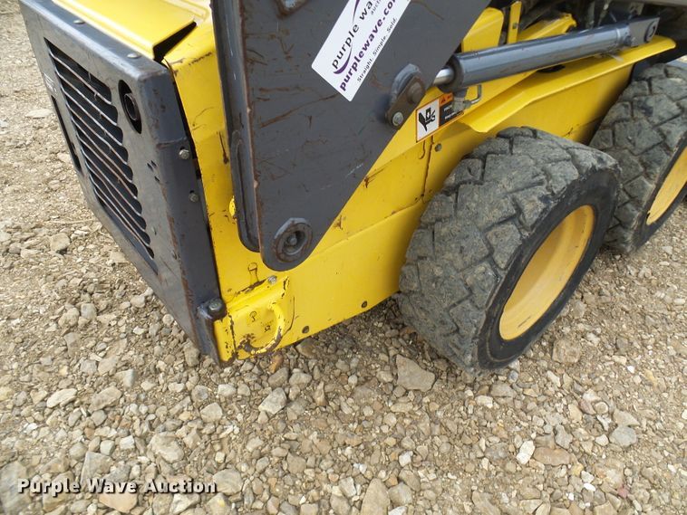 image for item DG2130 2001 New Holland LS140  skid steer loader