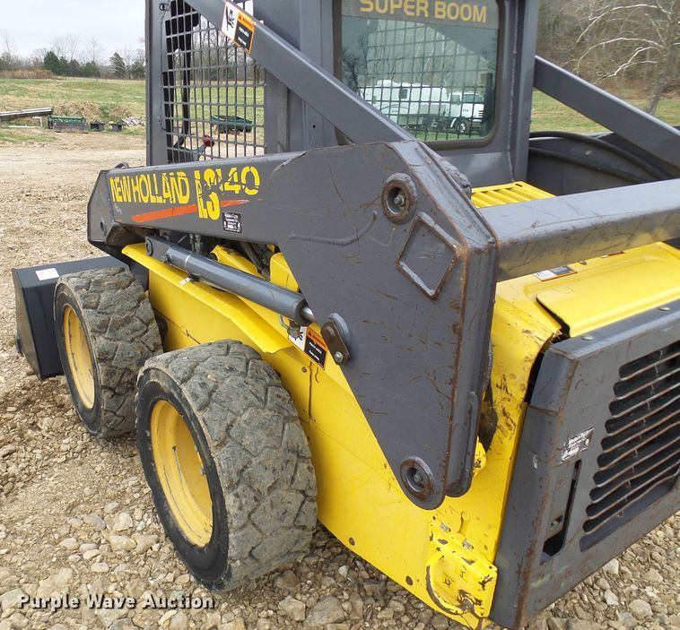 image for item DG2130 2001 New Holland LS140  skid steer loader