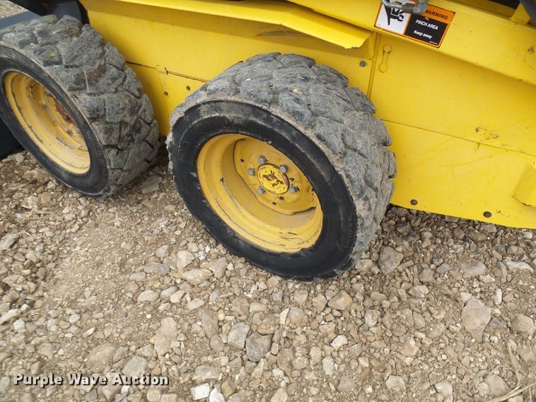 image for item DG2130 2001 New Holland LS140  skid steer loader