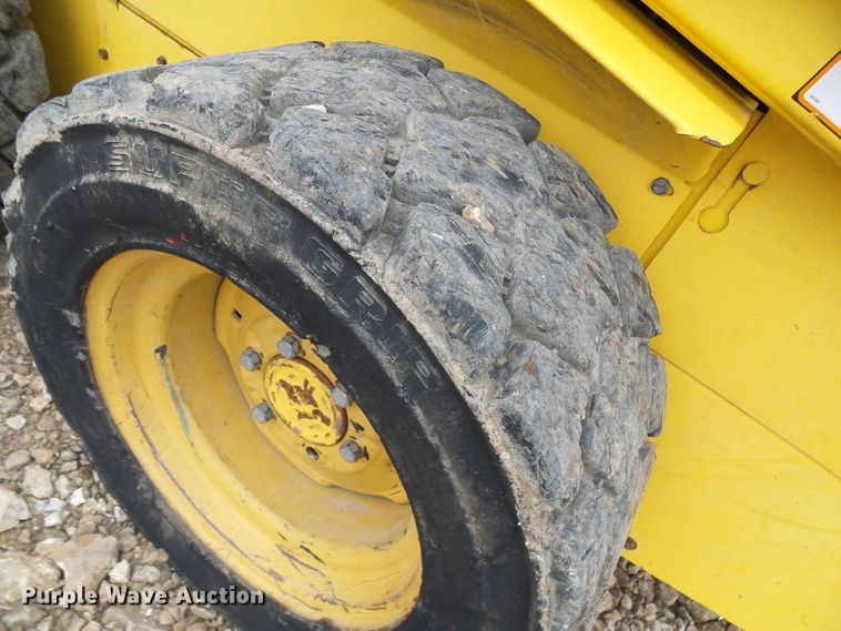 image for item DG2130 2001 New Holland LS140  skid steer loader