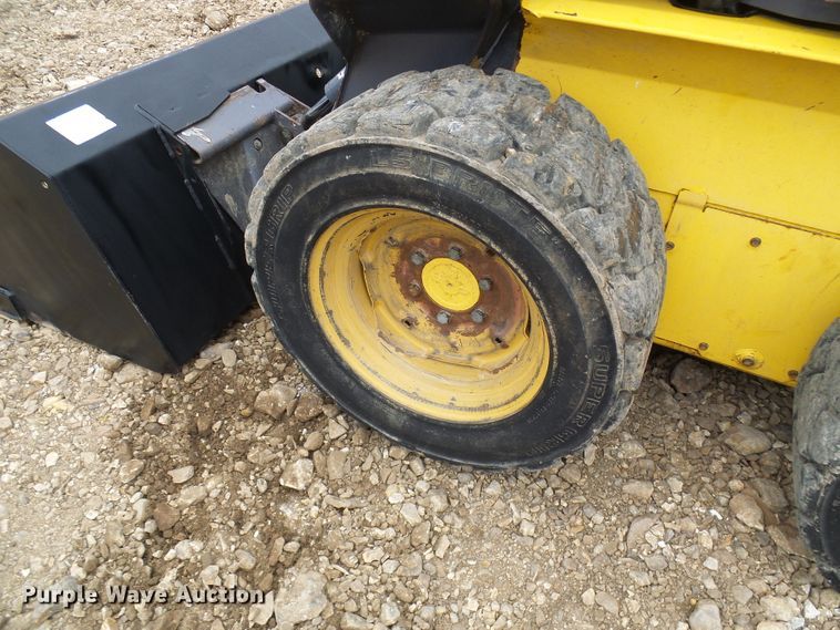 image for item DG2130 2001 New Holland LS140  skid steer loader