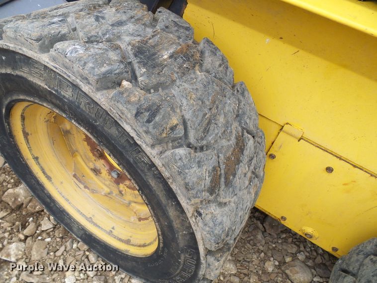 image for item DG2130 2001 New Holland LS140  skid steer loader