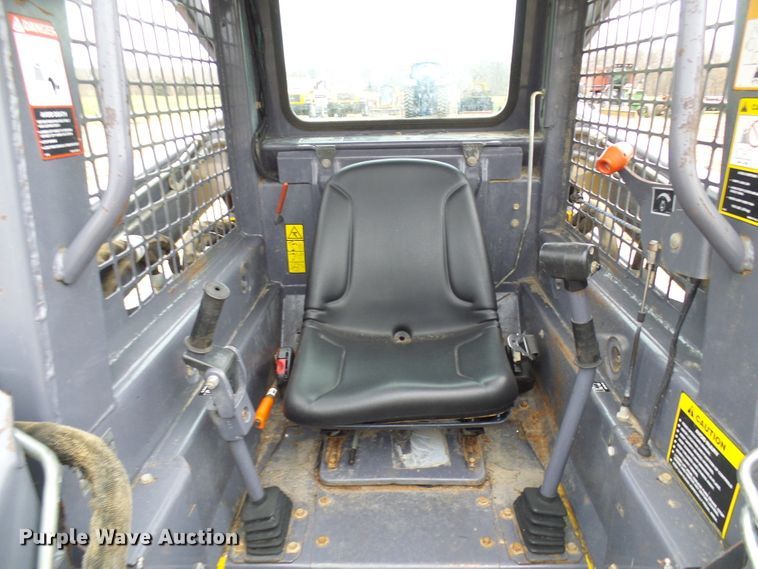 image for item DG2130 2001 New Holland LS140  skid steer loader