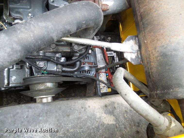 image for item DG2130 2001 New Holland LS140  skid steer loader