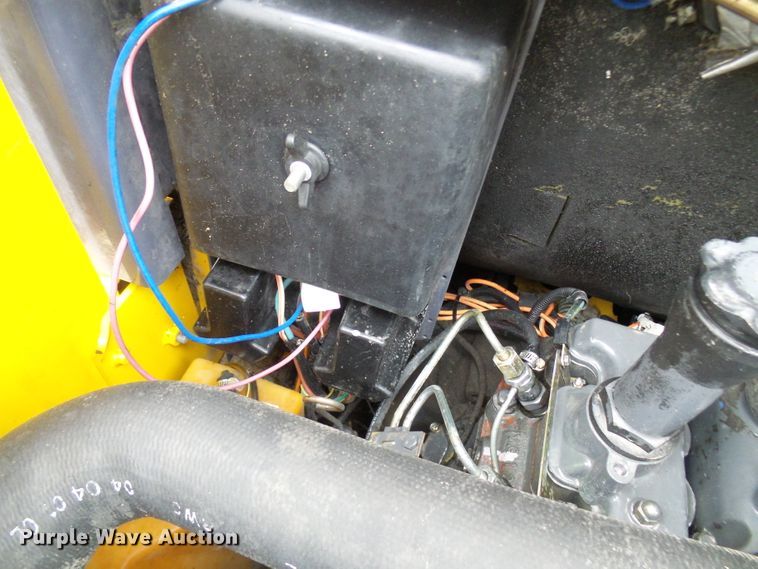 image for item DG2130 2001 New Holland LS140  skid steer loader