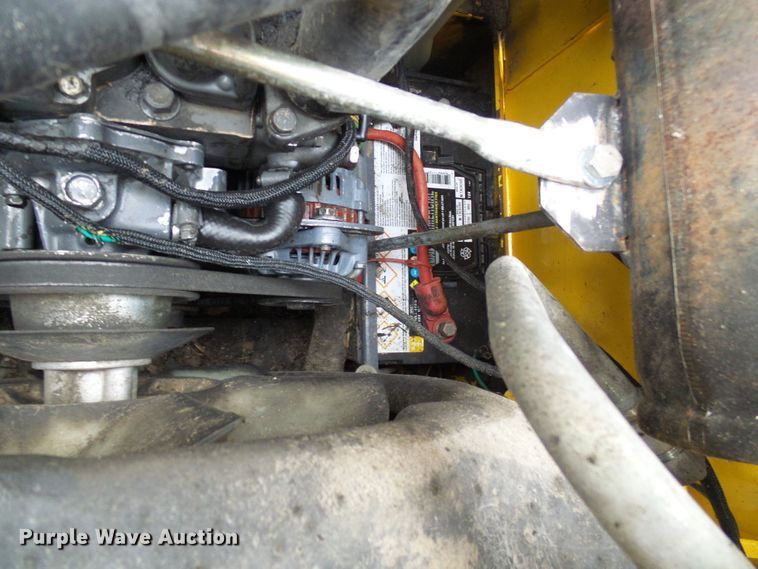 image for item DG2130 2001 New Holland LS140  skid steer loader