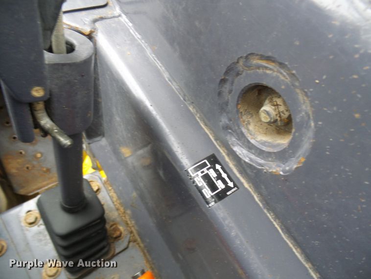 image for item DG2130 2001 New Holland LS140  skid steer loader