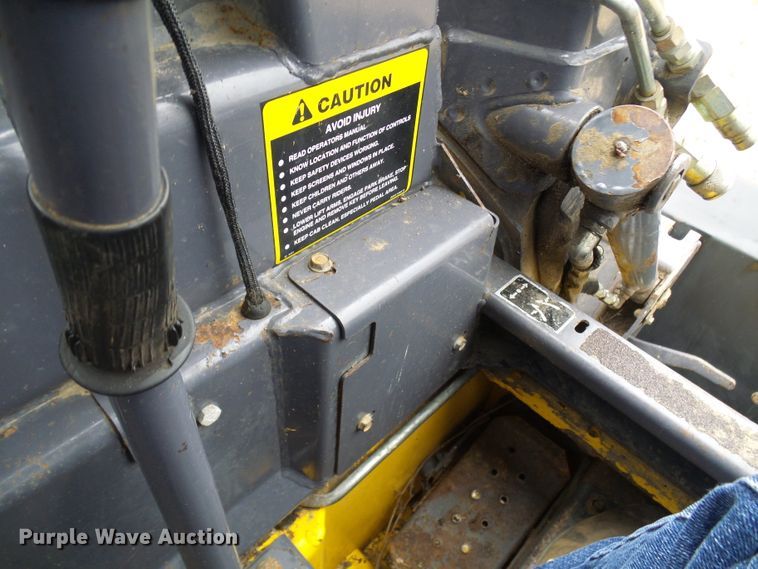 image for item DG2130 2001 New Holland LS140  skid steer loader