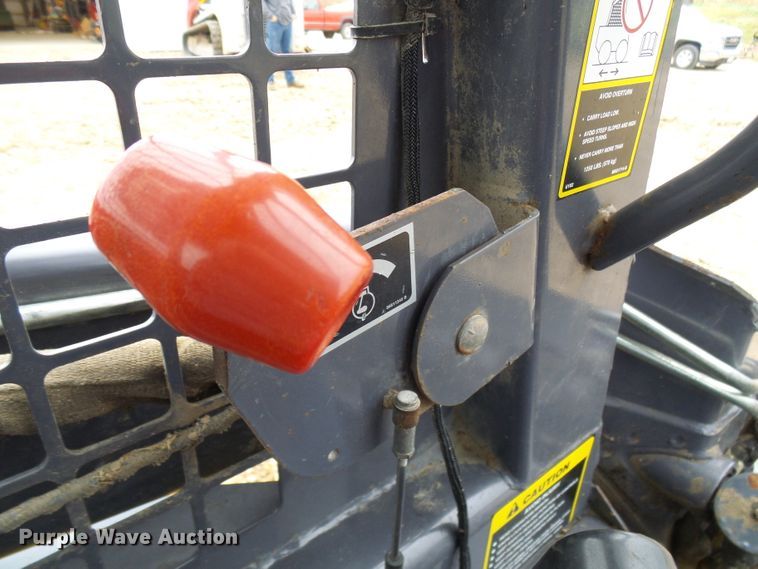 image for item DG2130 2001 New Holland LS140  skid steer loader