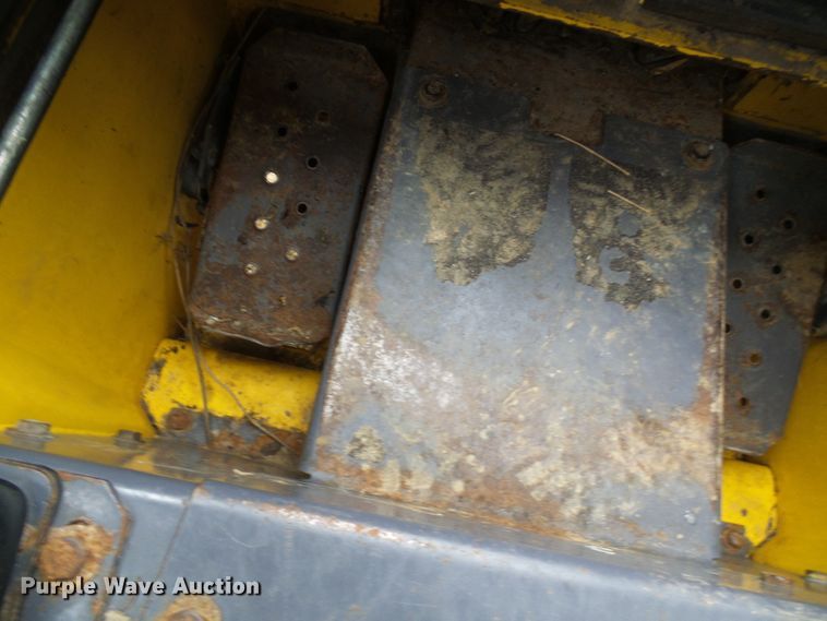 image for item DG2130 2001 New Holland LS140  skid steer loader