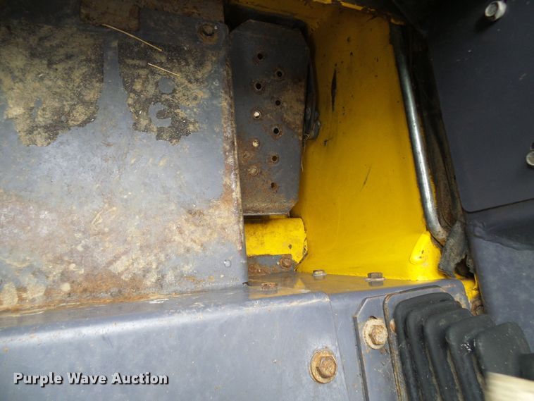 image for item DG2130 2001 New Holland LS140  skid steer loader