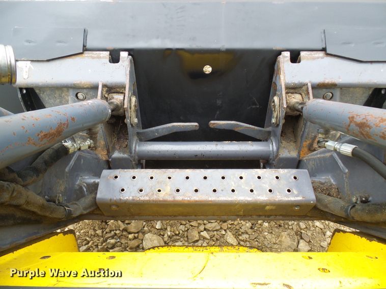 image for item DG2130 2001 New Holland LS140  skid steer loader