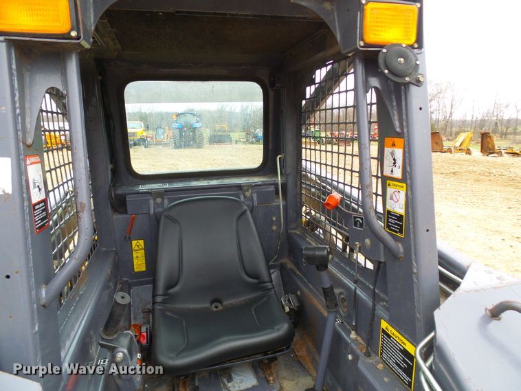 image for item DG2130 2001 New Holland LS140  skid steer loader
