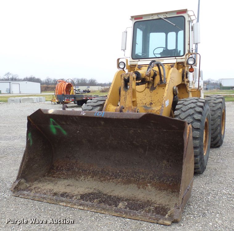 image for item DG2132 1984 International Harvester 530  wheel loader