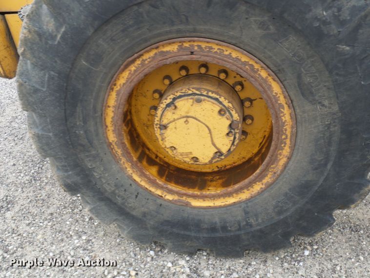 image for item DG2132 1984 International Harvester 530  wheel loader