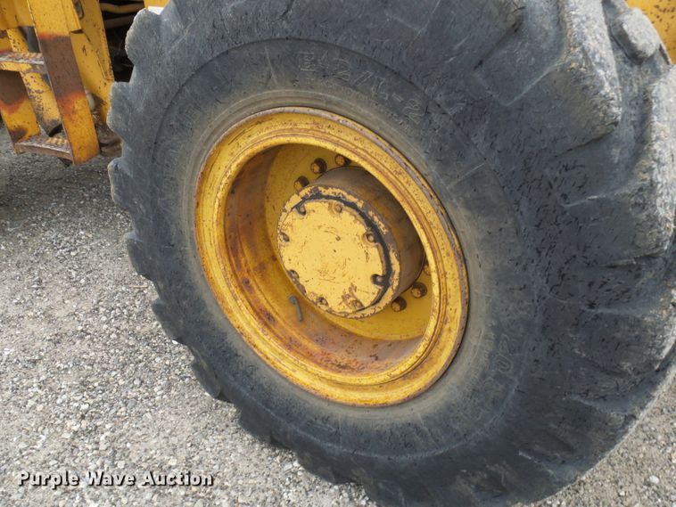 image for item DG2132 1984 International Harvester 530  wheel loader