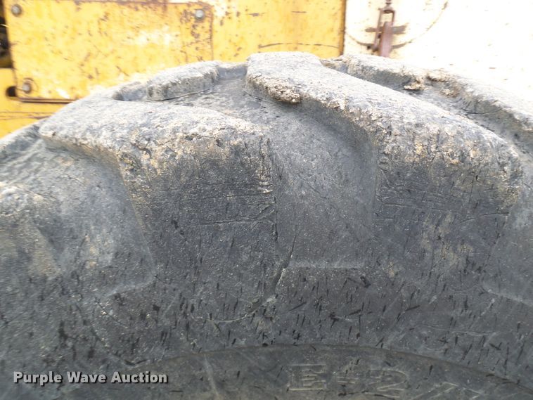 image for item DG2132 1984 International Harvester 530  wheel loader