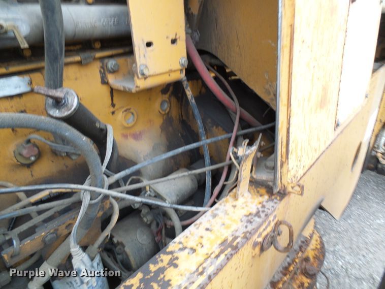 image for item DG2132 1984 International Harvester 530  wheel loader