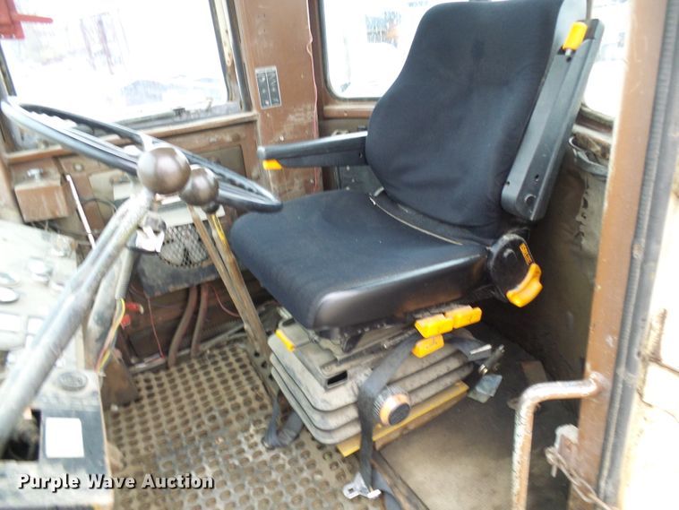 image for item DG2132 1984 International Harvester 530  wheel loader