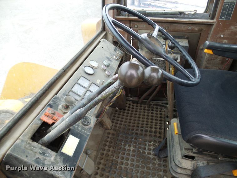 image for item DG2132 1984 International Harvester 530  wheel loader