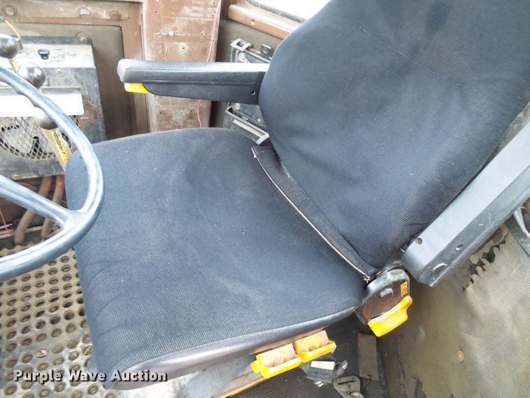 image for item DG2132 1984 International Harvester 530  wheel loader