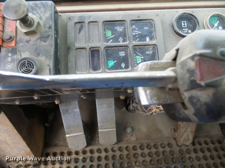 image for item DG2132 1984 International Harvester 530  wheel loader