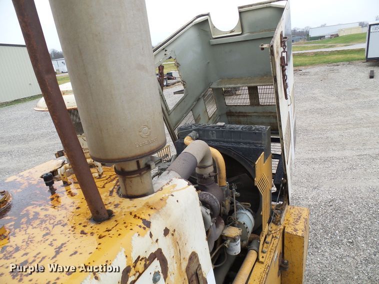 image for item DG2132 1984 International Harvester 530  wheel loader