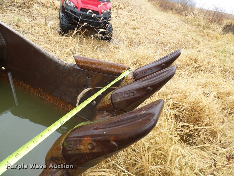 image for item DG2134 1998 Komatsu PC220LC-6LE  excavator