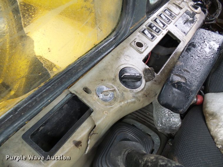 image for item DG2134 1998 Komatsu PC220LC-6LE  excavator