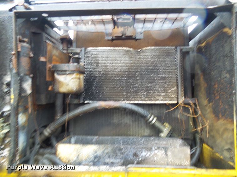 image for item DG2134 1998 Komatsu PC220LC-6LE  excavator