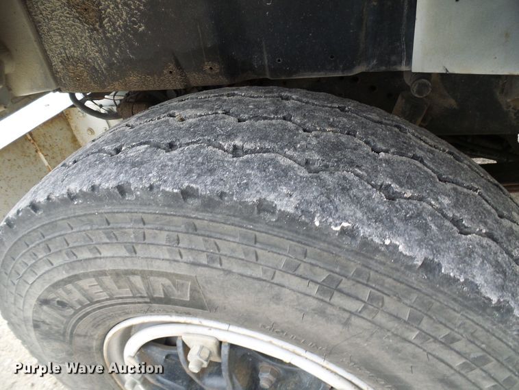 image for item DG2141 2001 International 4900  digger derrick truck