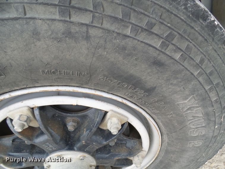 image for item DG2141 2001 International 4900  digger derrick truck