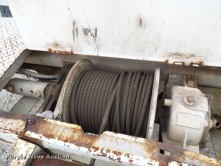 image for item DG2141 2001 International 4900  digger derrick truck