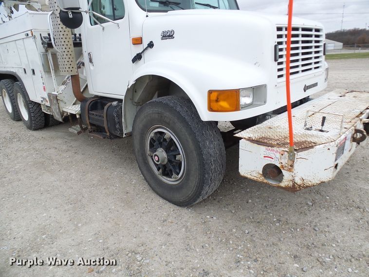 image for item DG2141 2001 International 4900  digger derrick truck