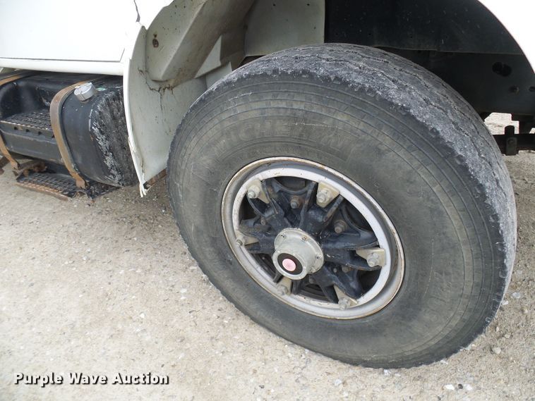 image for item DG2141 2001 International 4900  digger derrick truck