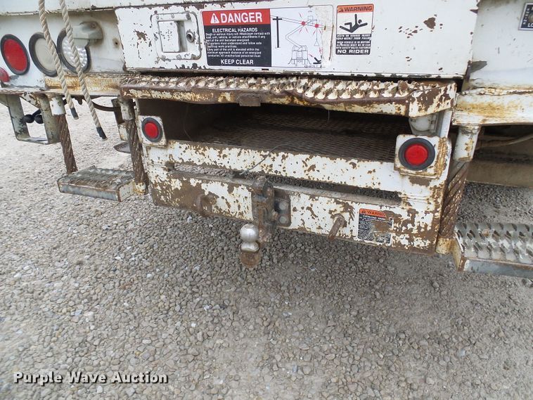 image for item DG2141 2001 International 4900  digger derrick truck